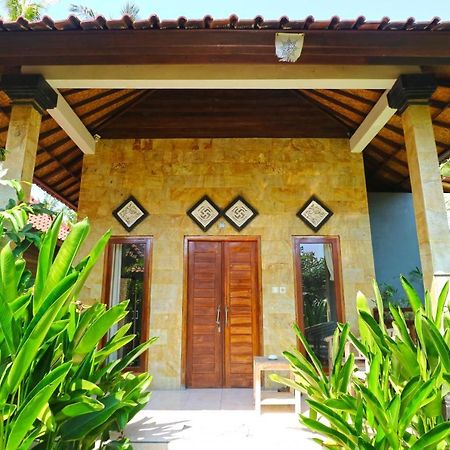 Nyoman Guesthouse And Grill Nusa Lembongan  Bagian luar foto